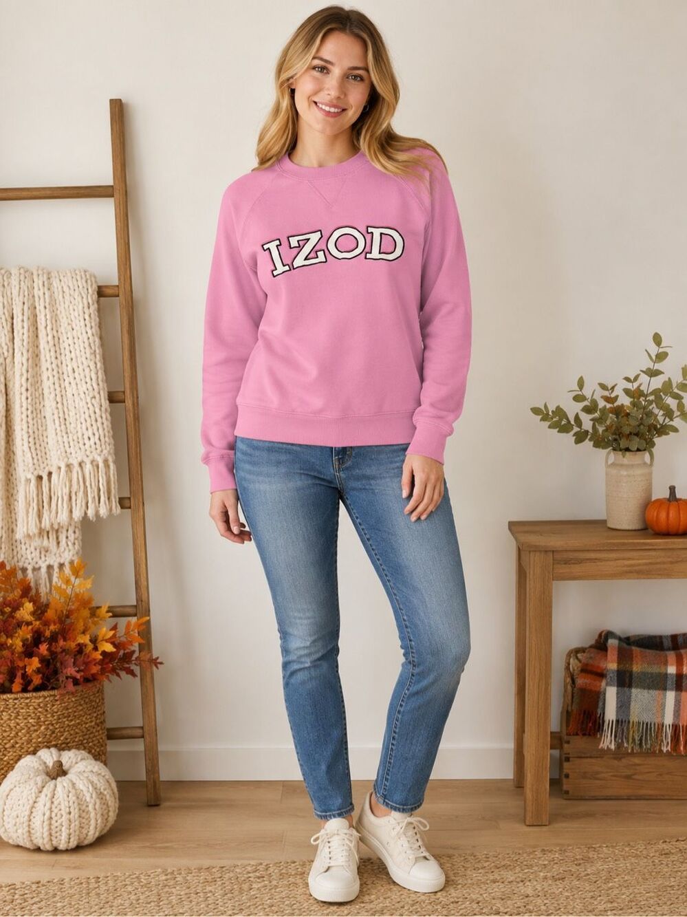 IZOD Women’s Medium Pink Logo Crewneck Sweatshirt Pullover Preppy Y2K - Picture 2 of 3